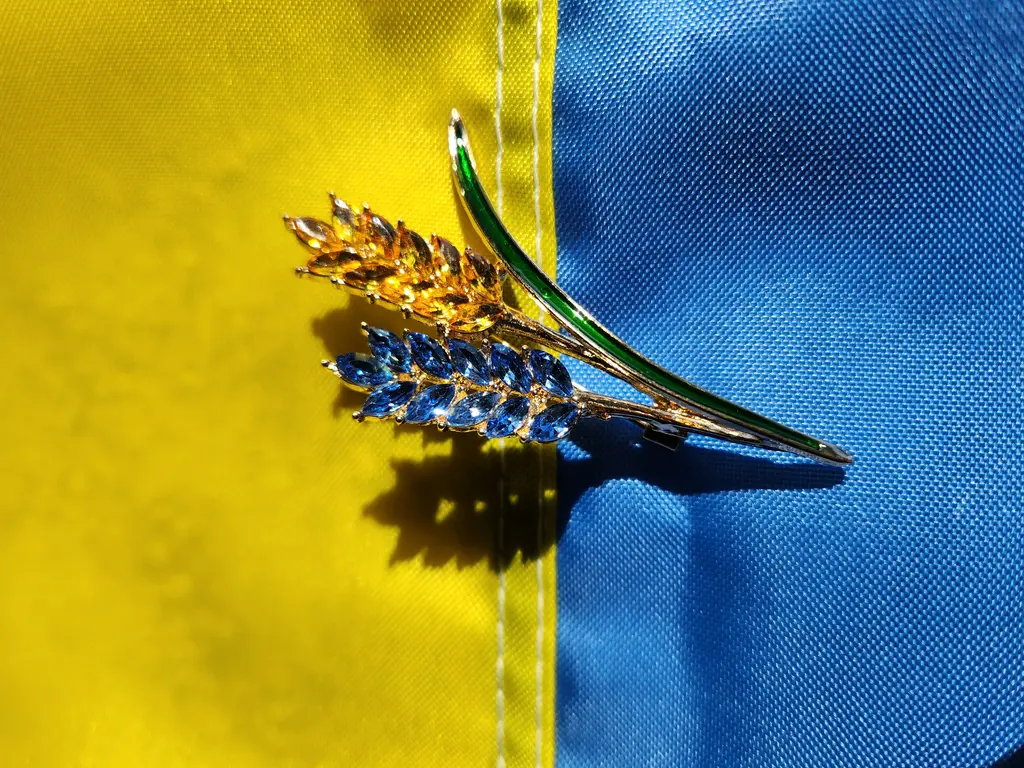 💙💍Handmade Lapel Pins💎💛